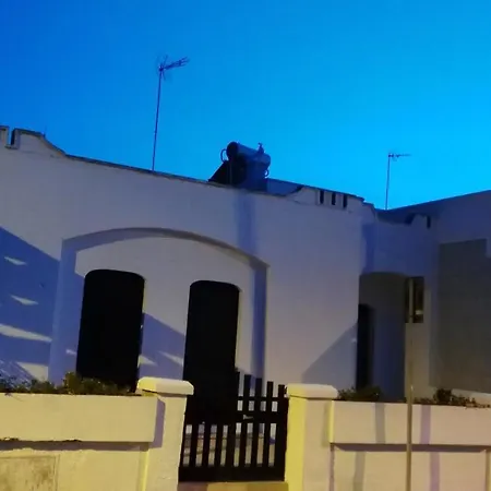 Semesterbostad 4 Bedrooms House At Taviano 600 M Away From The With Enclosed Garden