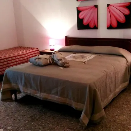 Semesterbostad 4 Bedrooms House At Taviano 600 M Away From The With Enclosed Garden